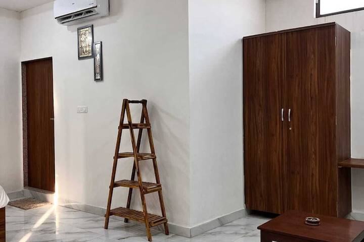 Room 5 of 52