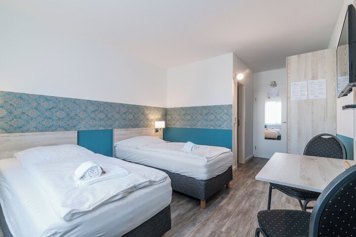 Room 4 of 35