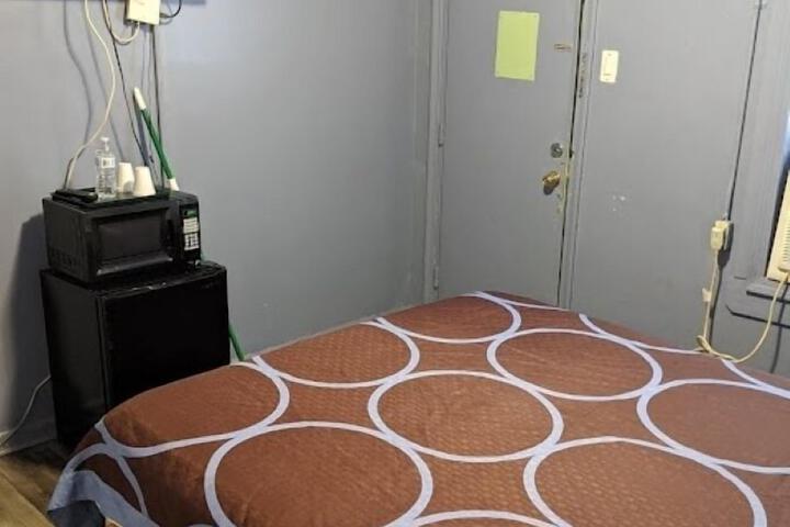 Room 9 of 11