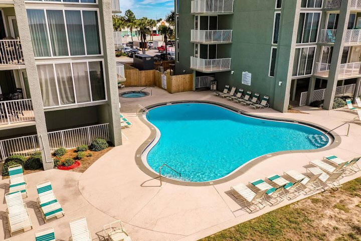 Pool 33 of 46