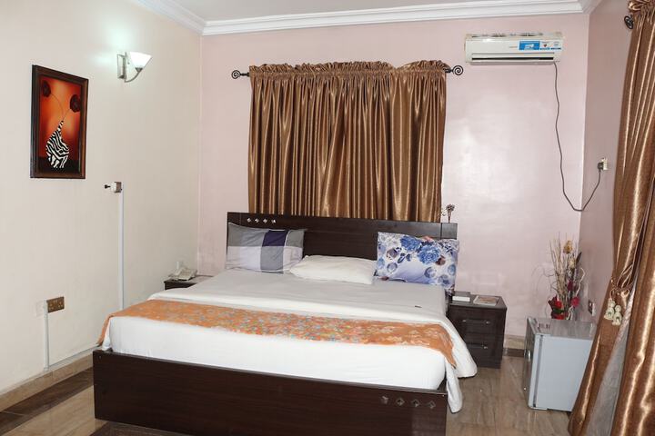 Room 18 of 28