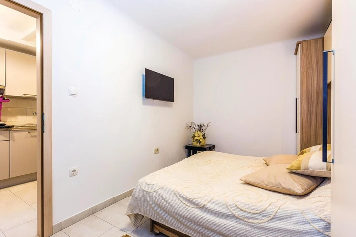 Room 3 of 9