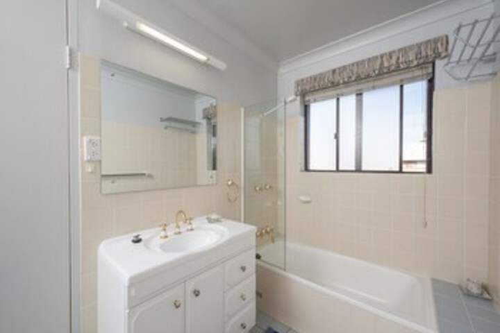 Room 6 of 21