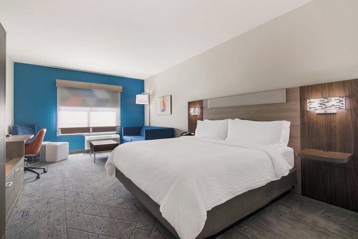 1 King Bed Standard Mobility Accessible Transfer Shower (5 of 15)