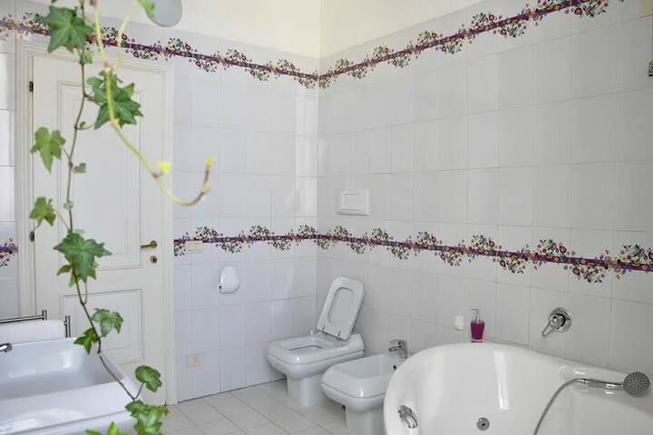 Room 5 of 7