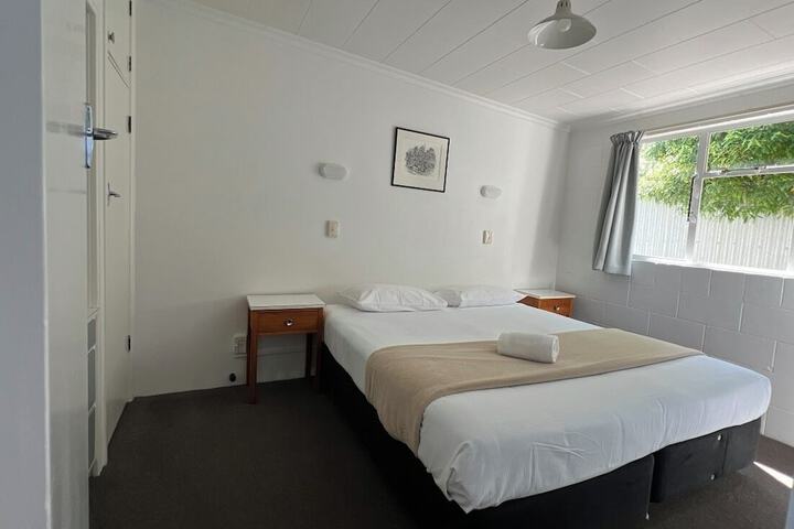 Room 6 of 16