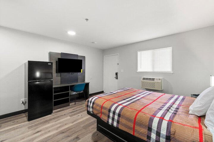 Room 5 of 9