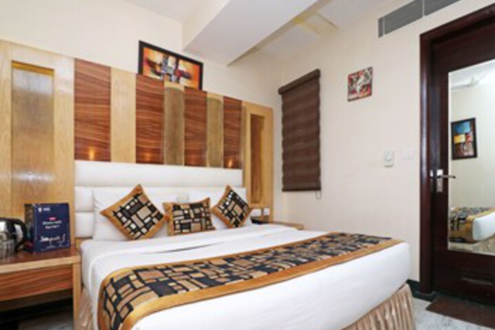 Room 11 of 24