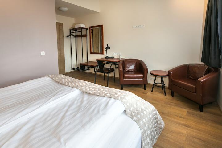 Room 12 of 167