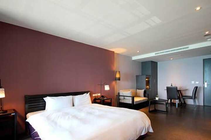 Room 12 of 100