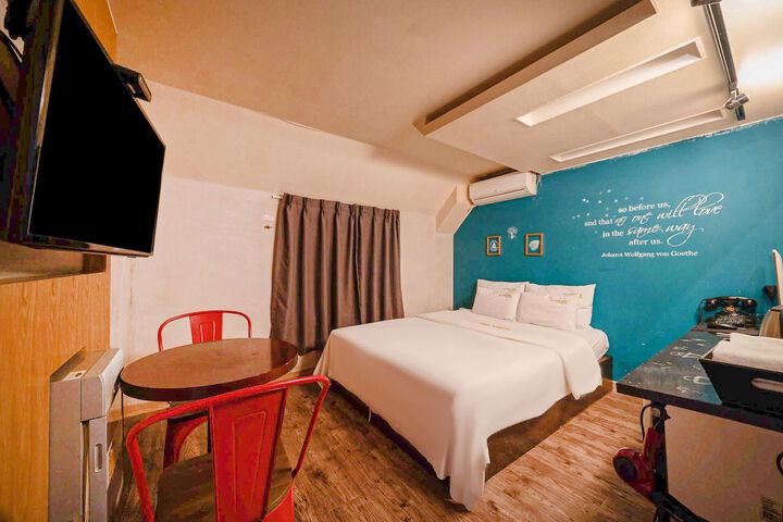 Room 27 of 32