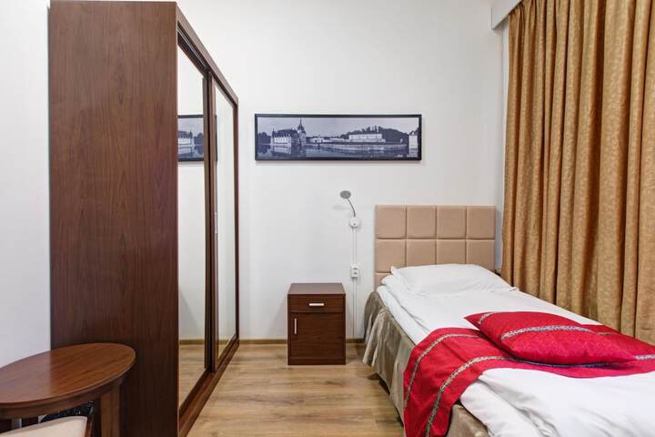 Room 12 of 36
