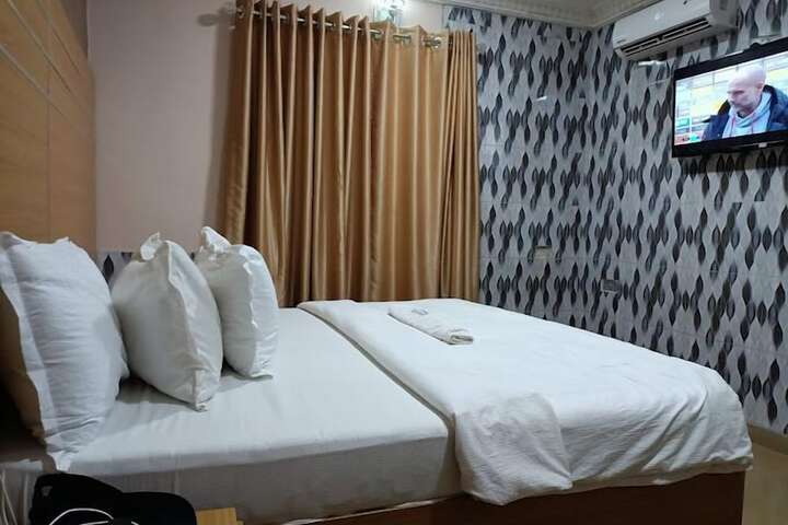 Room 3 of 35
