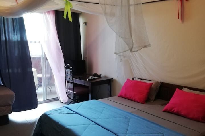 Room 13 of 40