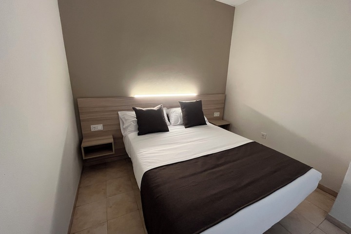 Room 5 of 13