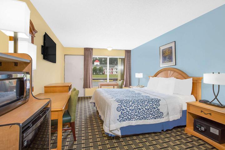 1 King Bed (8 of 11)