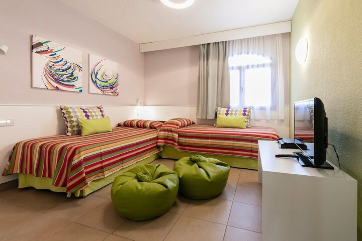 Room 7 of 48