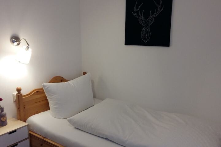 Room 2 of 35