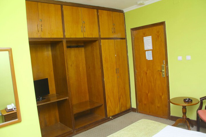 Room 12 of 40