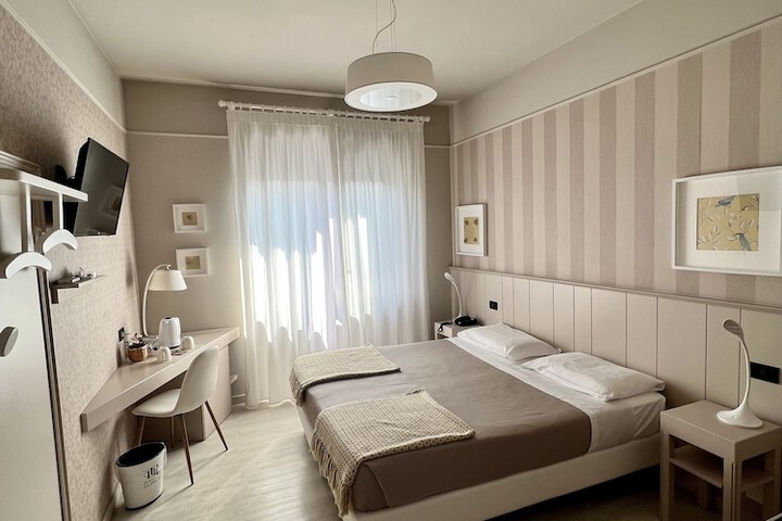 Room 4 of 36