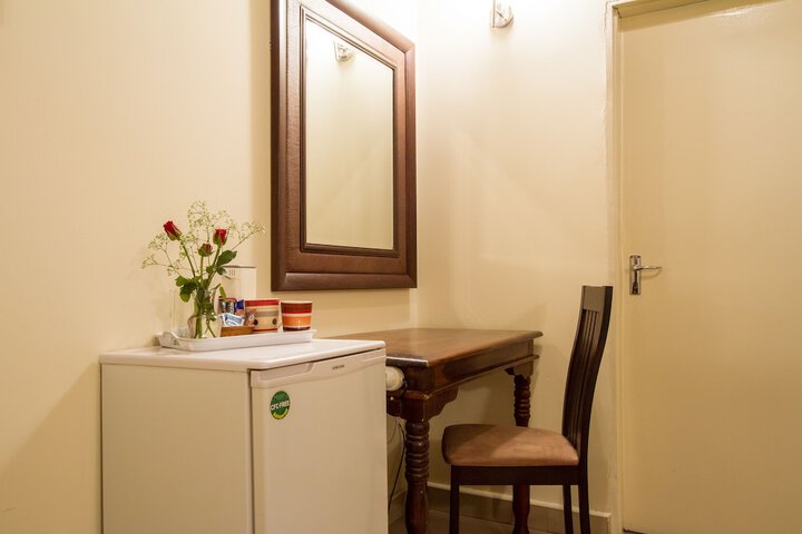 Room 7 of 12