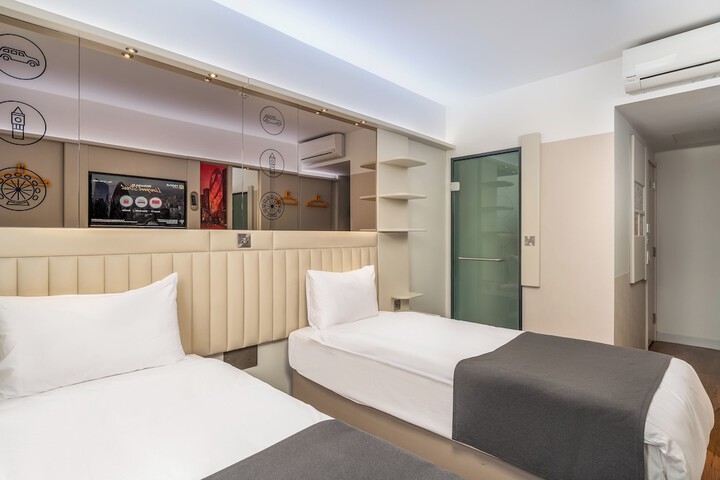 Room 32 of 64