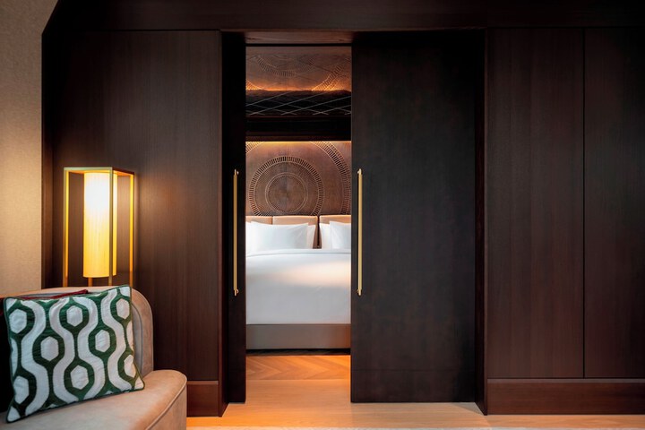 Room 13 of 80