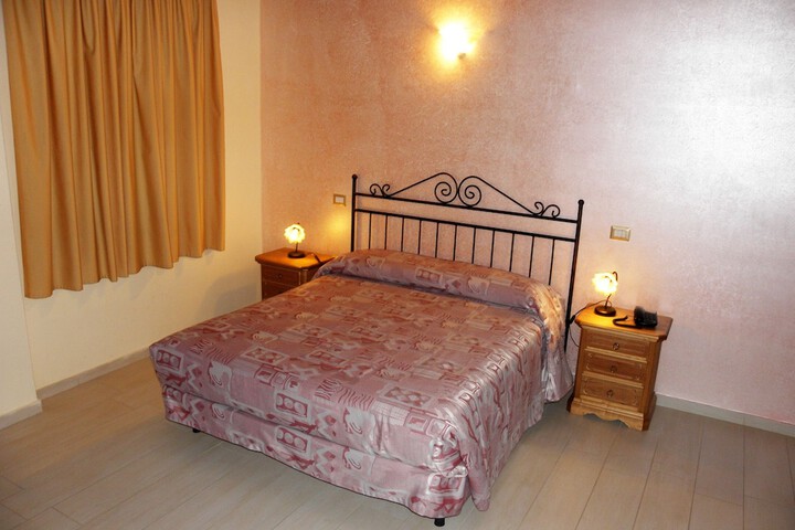 Room 9 of 32