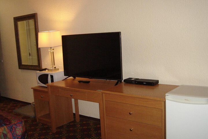 Room 10 of 32