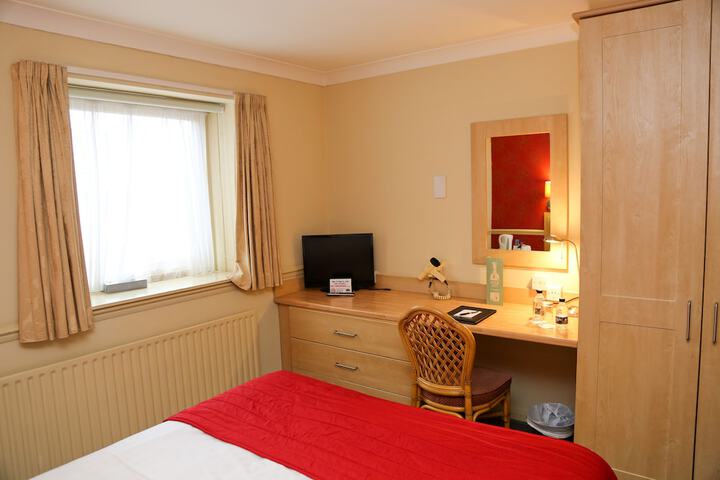 Room 5 of 73