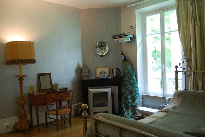 Room 2 of 39