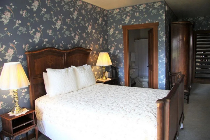 Room 4 of 22