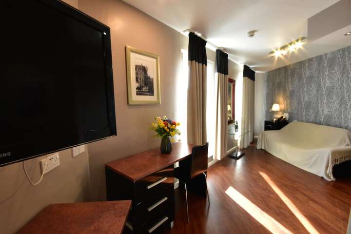 Room 102 of 182