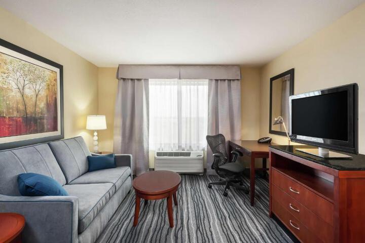 1 King Bed Hearing Accessible (17 of 25)