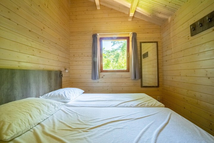 Room 4 of 40