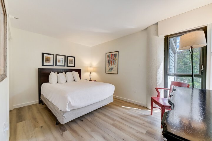 Room 28 of 331