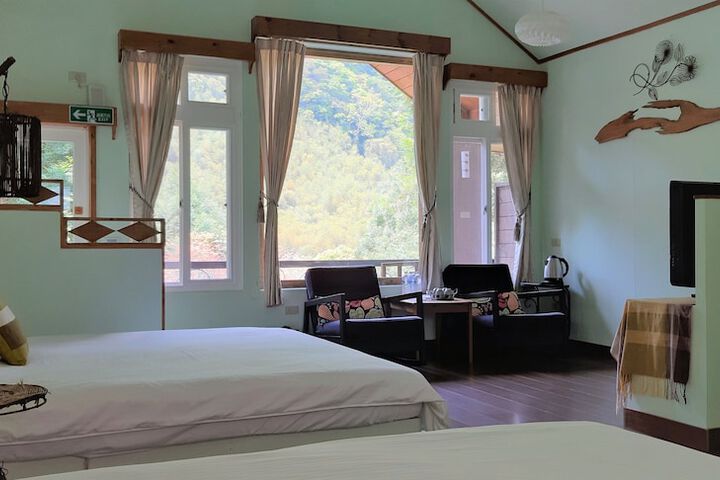 Room 2 of 73