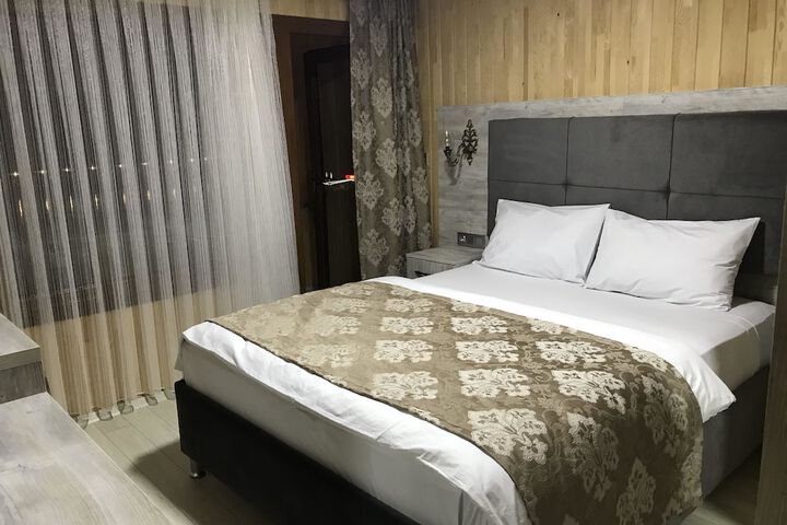 Room 32 of 66