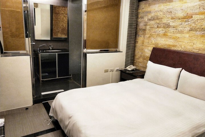 Room 11 of 30