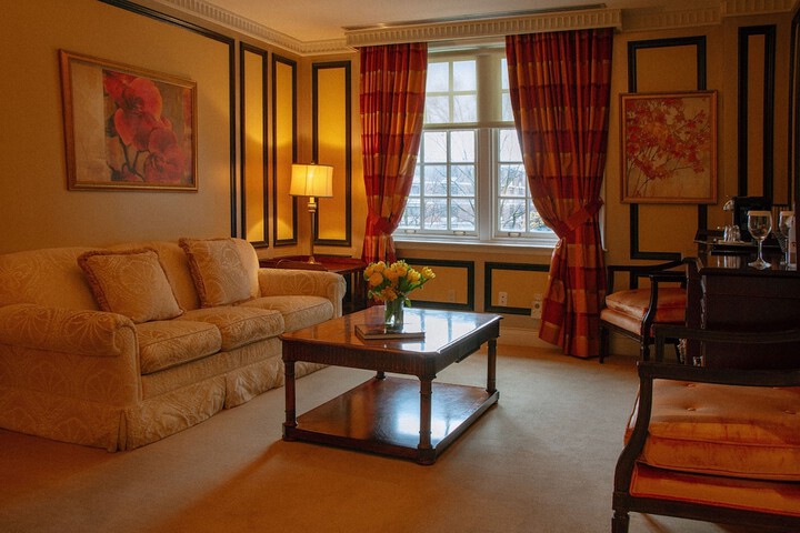 Room 28 of 61