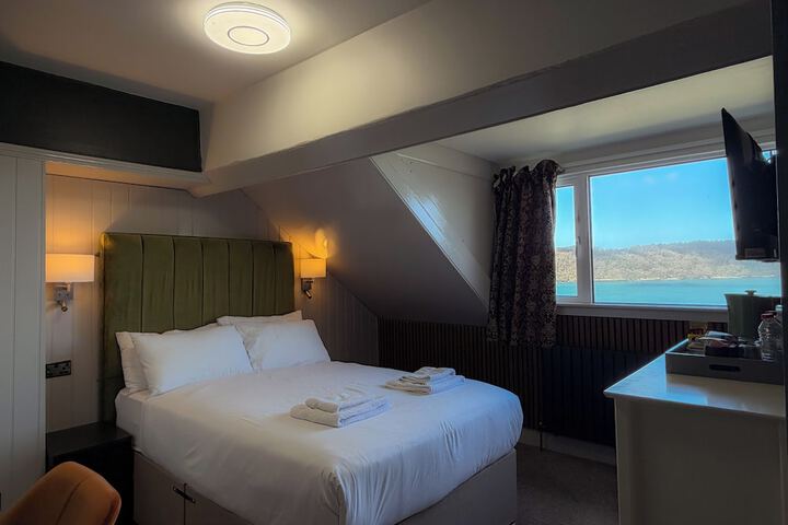 Room 2 of 94