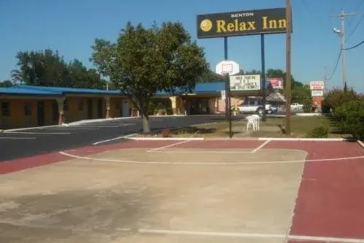 BENTON RELAX INN