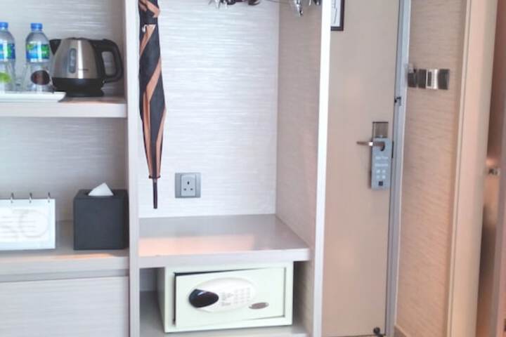 Room 32 of 59