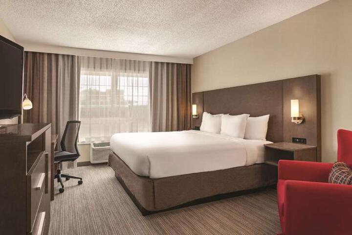 1 King Bed (6 of 6)