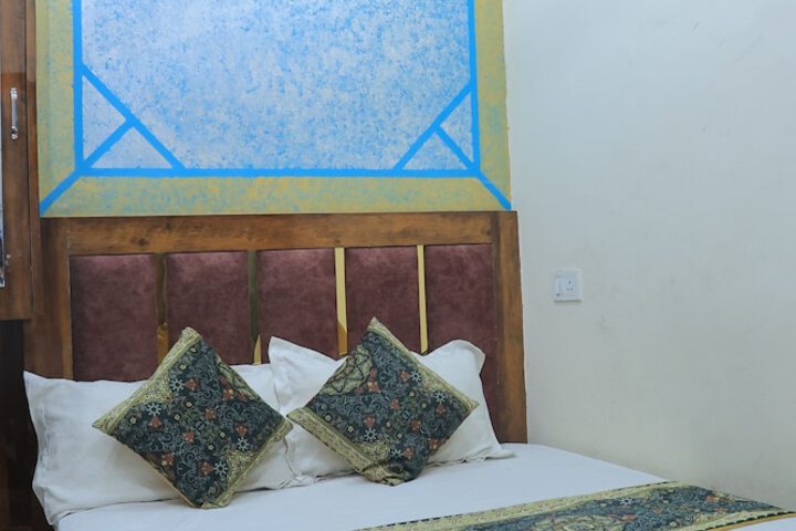 Room 2 of 30