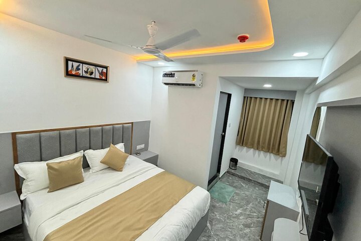 Room 11 of 26
