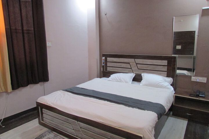 Room 3 of 16