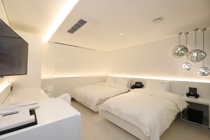 Room 2 of 34