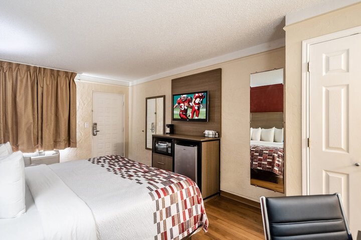 Room 9 of 35