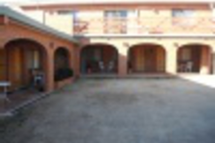 Hotel Exterior 4 of 144